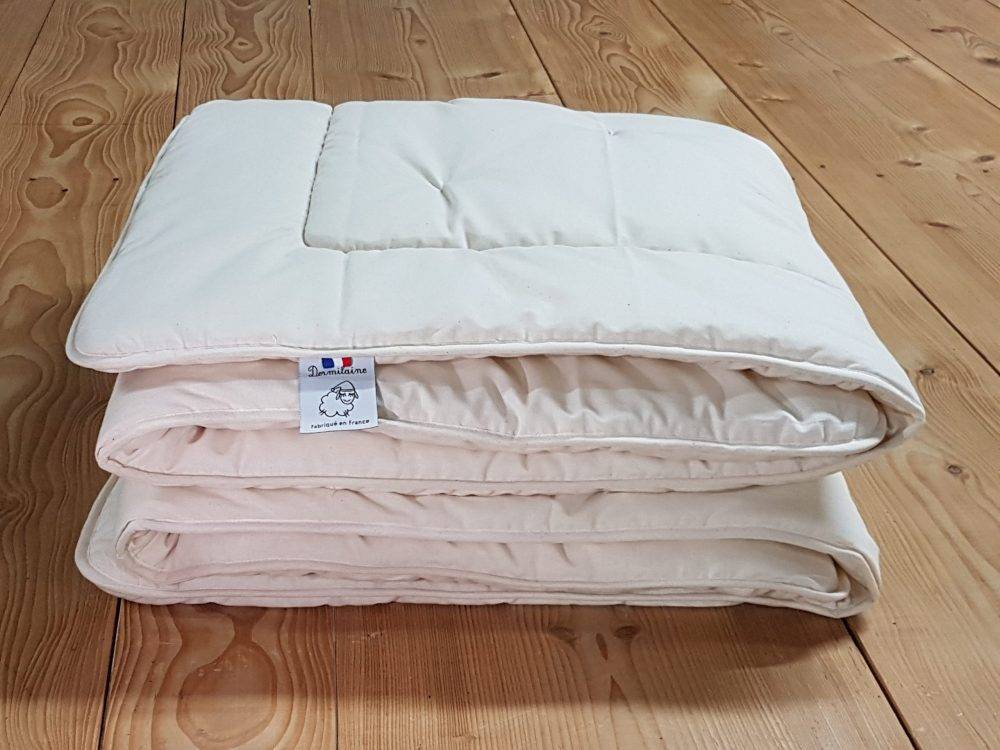 Couette Enfant 100% Laine Naturelle 4 TOG Anti-Allergies Couette Bebe 90 x  120 cm et Couette pour Enfant Evacuant l'humidité et Couette pour lit de  bébé et Couette en Coton : 